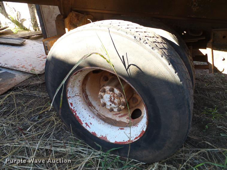 image for item DA6963 1985 International 1754 dump truck