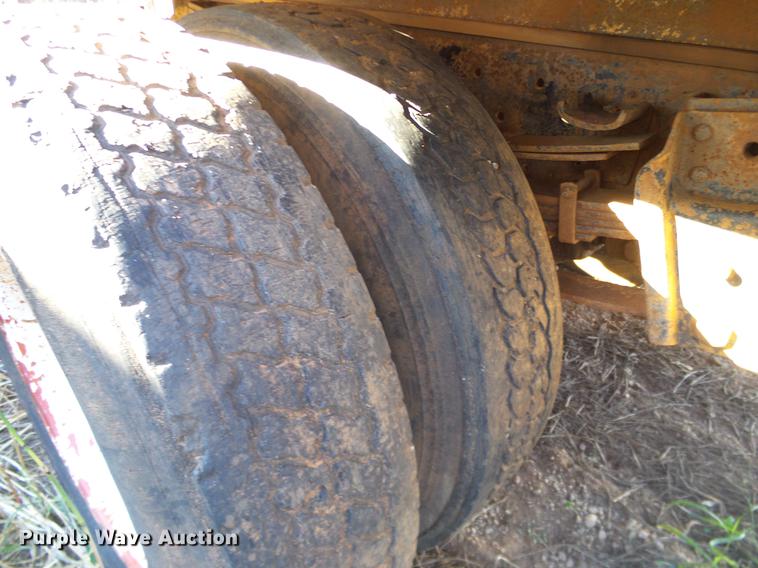 image for item DA6963 1985 International 1754 dump truck