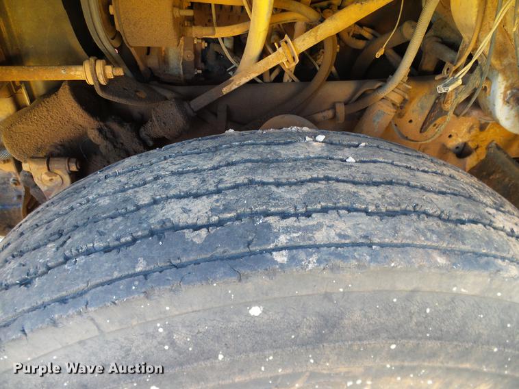 image for item DA6963 1985 International 1754 dump truck