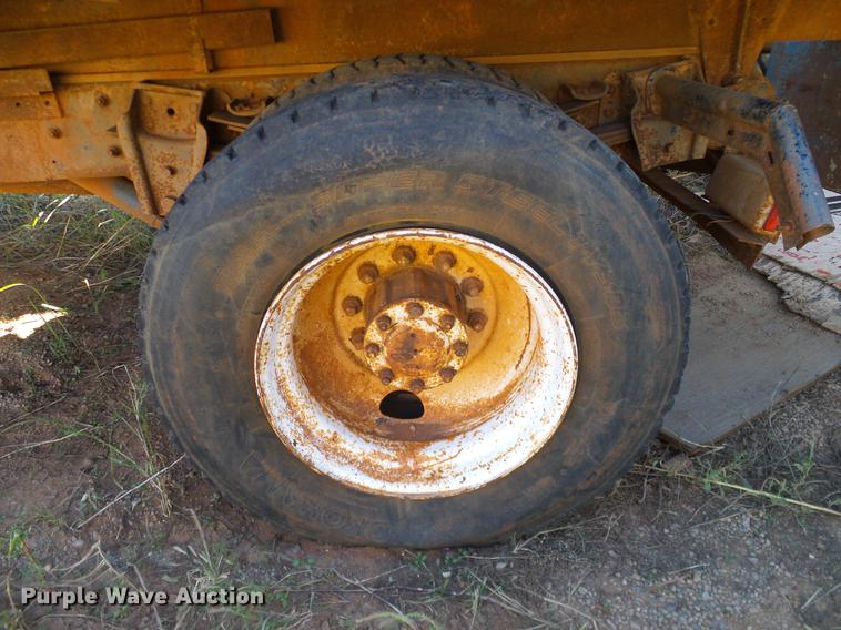 image for item DA6963 1985 International 1754 dump truck