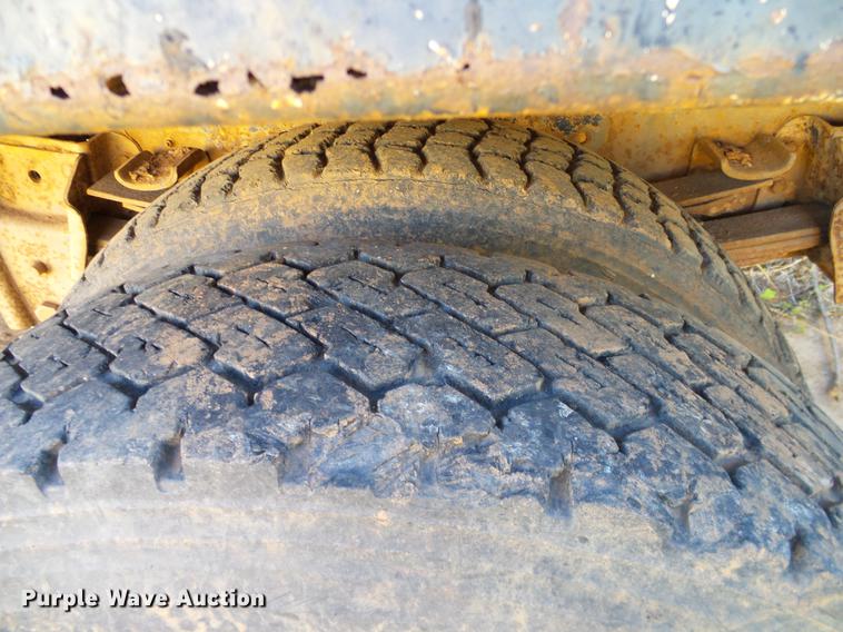 image for item DA6963 1985 International 1754 dump truck