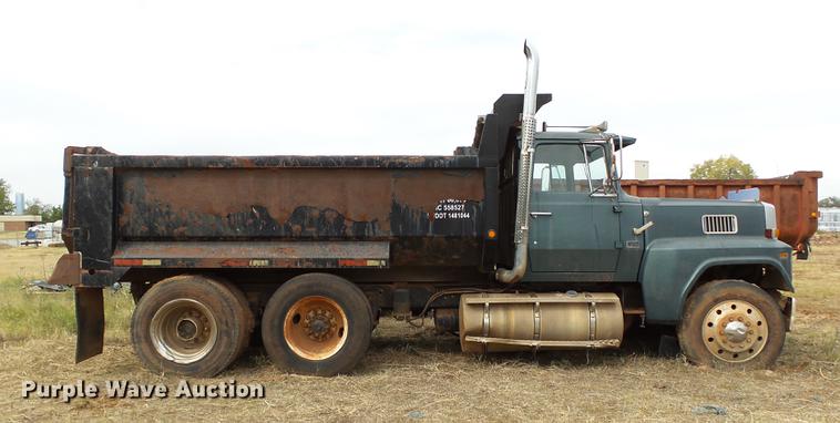 image for item DA6977 1989 Ford LTL9000 dump truck