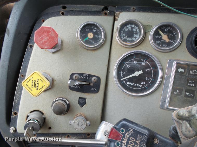 image for item DA6977 1989 Ford LTL9000 dump truck