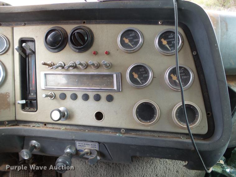 image for item DA6977 1989 Ford LTL9000 dump truck