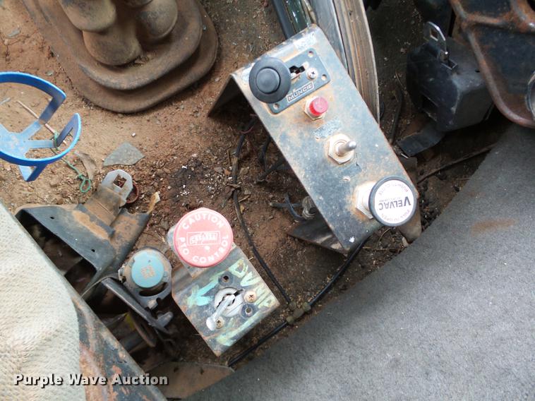 image for item DA6977 1989 Ford LTL9000 dump truck