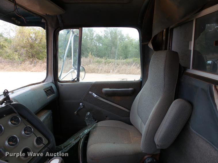 image for item DA6977 1989 Ford LTL9000 dump truck