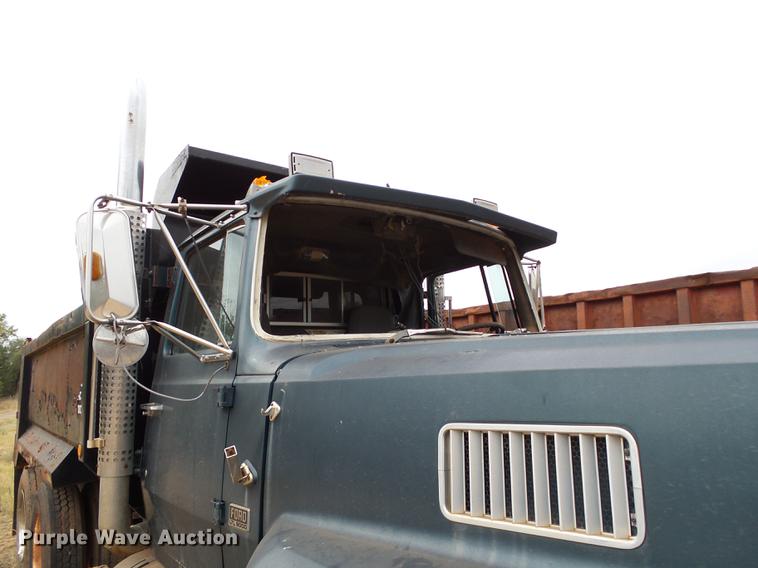 image for item DA6977 1989 Ford LTL9000 dump truck