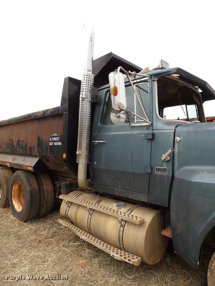 image for item DA6977 1989 Ford LTL9000 dump truck