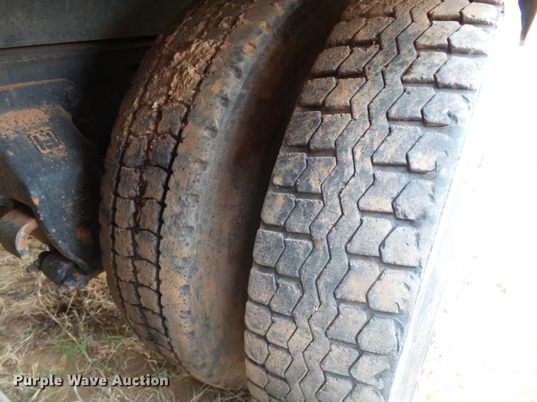 image for item DA6977 1989 Ford LTL9000 dump truck