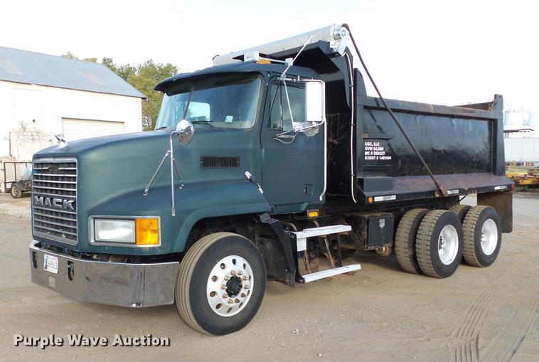image for item DA6978 2001 Mack CH613 dump truck