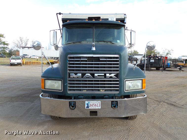 image for item DA6978 2001 Mack CH613 dump truck