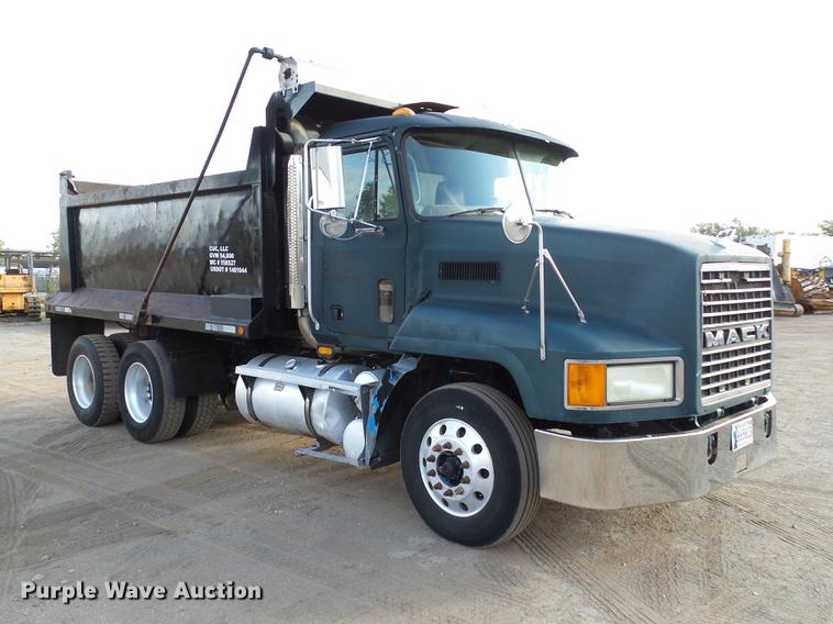 image for item DA6978 2001 Mack CH613 dump truck
