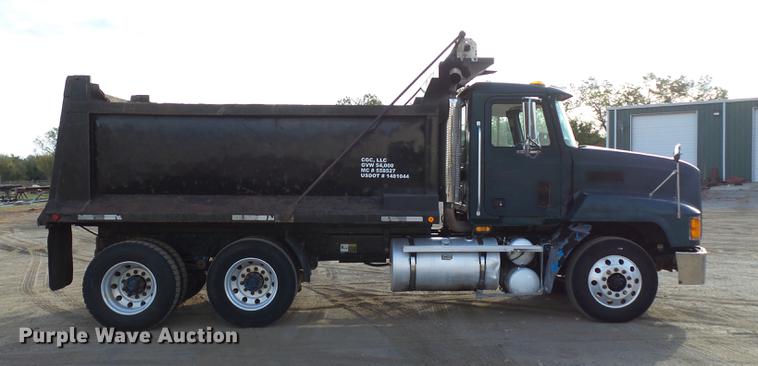 image for item DA6978 2001 Mack CH613 dump truck