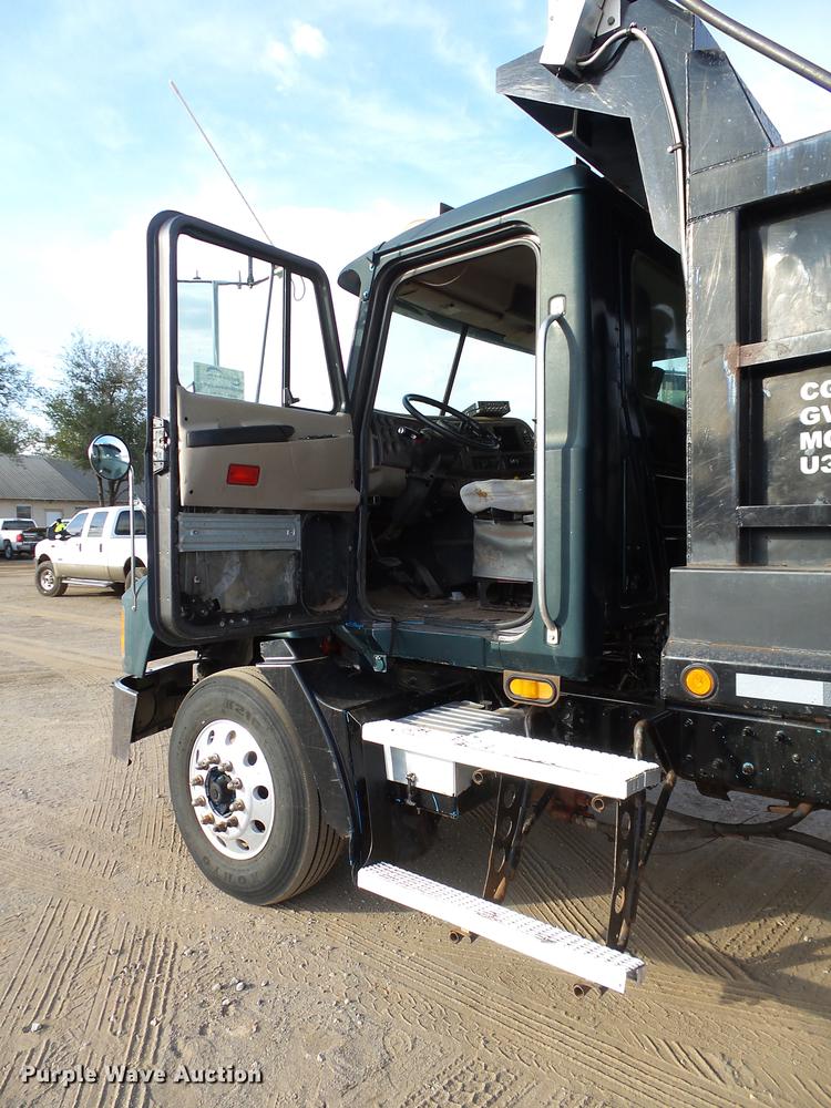 image for item DA6978 2001 Mack CH613 dump truck