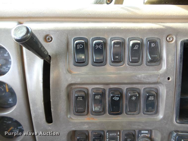 image for item DA6978 2001 Mack CH613 dump truck