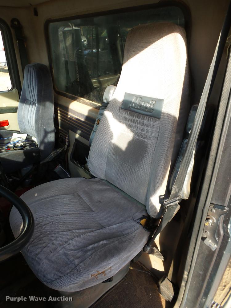 image for item DA6978 2001 Mack CH613 dump truck