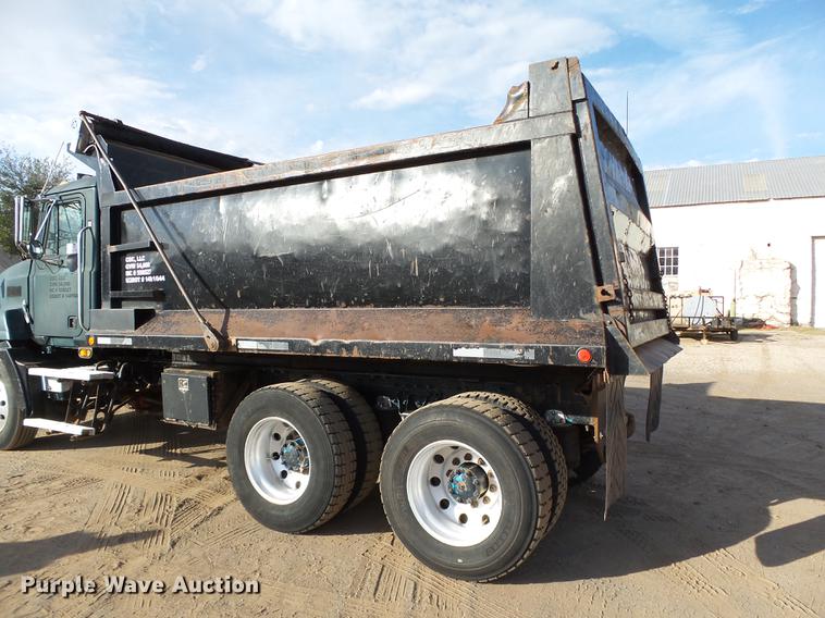 image for item DA6978 2001 Mack CH613 dump truck