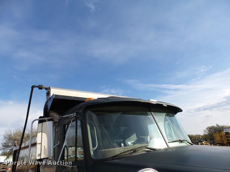 image for item DA6978 2001 Mack CH613 dump truck