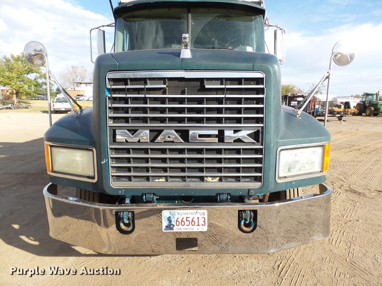 image for item DA6978 2001 Mack CH613 dump truck