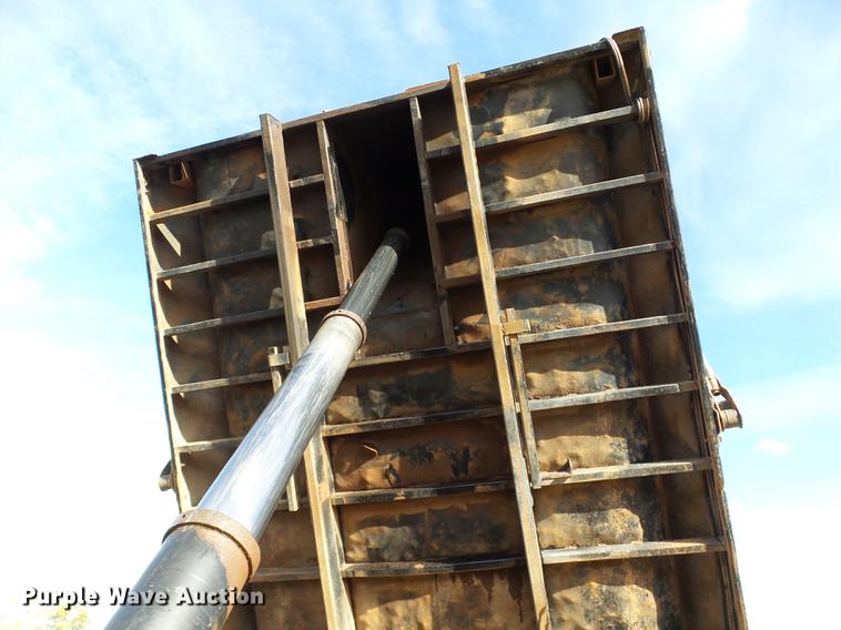 image for item DA6978 2001 Mack CH613 dump truck