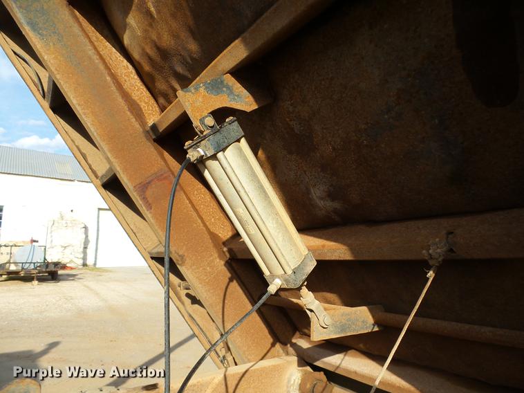 image for item DA6978 2001 Mack CH613 dump truck