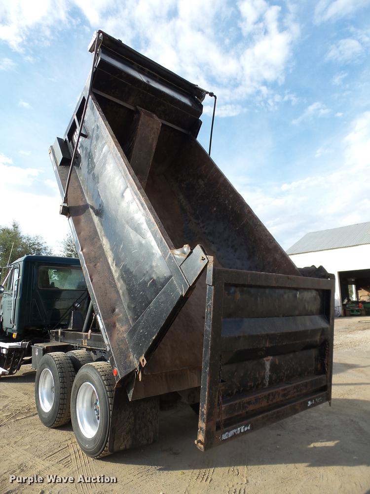 image for item DA6978 2001 Mack CH613 dump truck