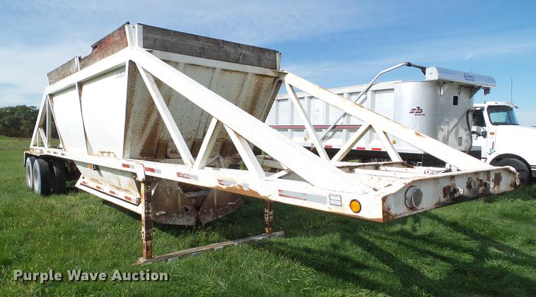 image for item DA7005 1995 Landoll bottom dump trailer