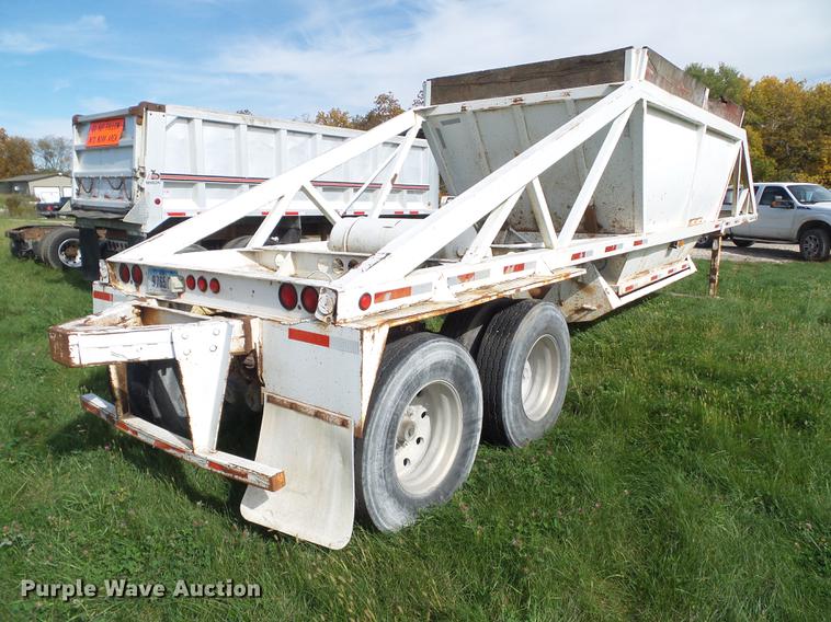 image for item DA7005 1995 Landoll bottom dump trailer