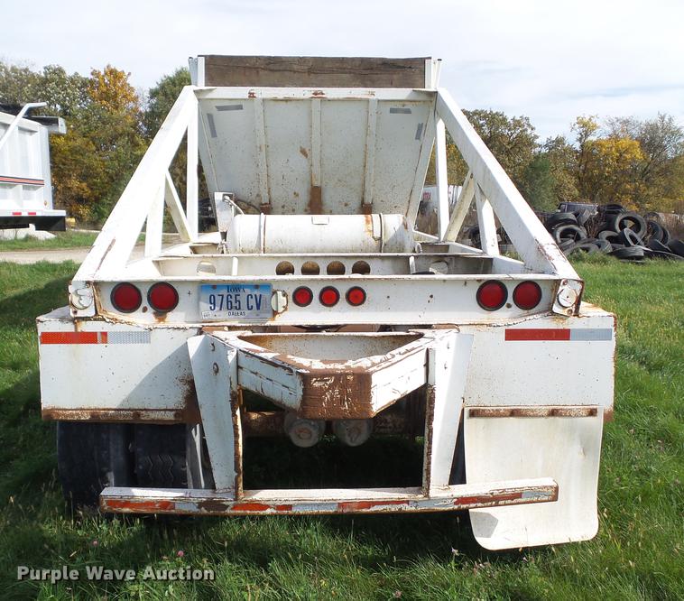 image for item DA7005 1995 Landoll bottom dump trailer
