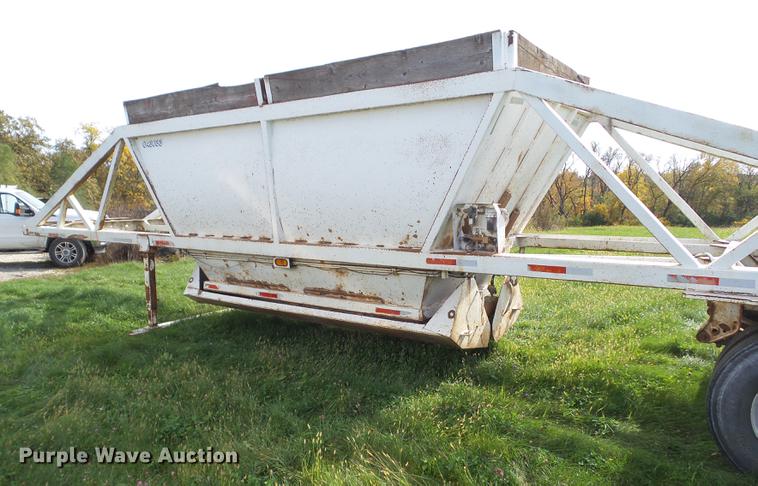 image for item DA7005 1995 Landoll bottom dump trailer