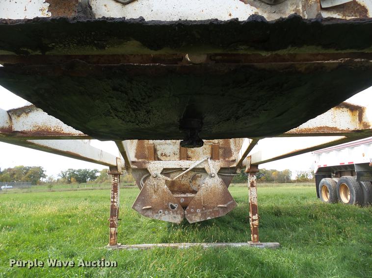 image for item DA7005 1995 Landoll bottom dump trailer