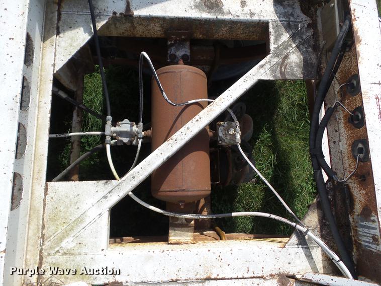 image for item DA7005 1995 Landoll bottom dump trailer