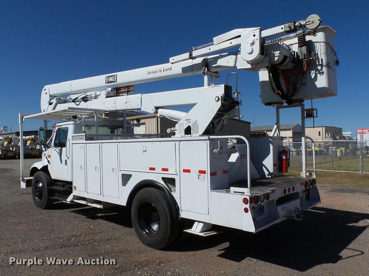 image for item DB4211 2001 International 4700 bucket truck