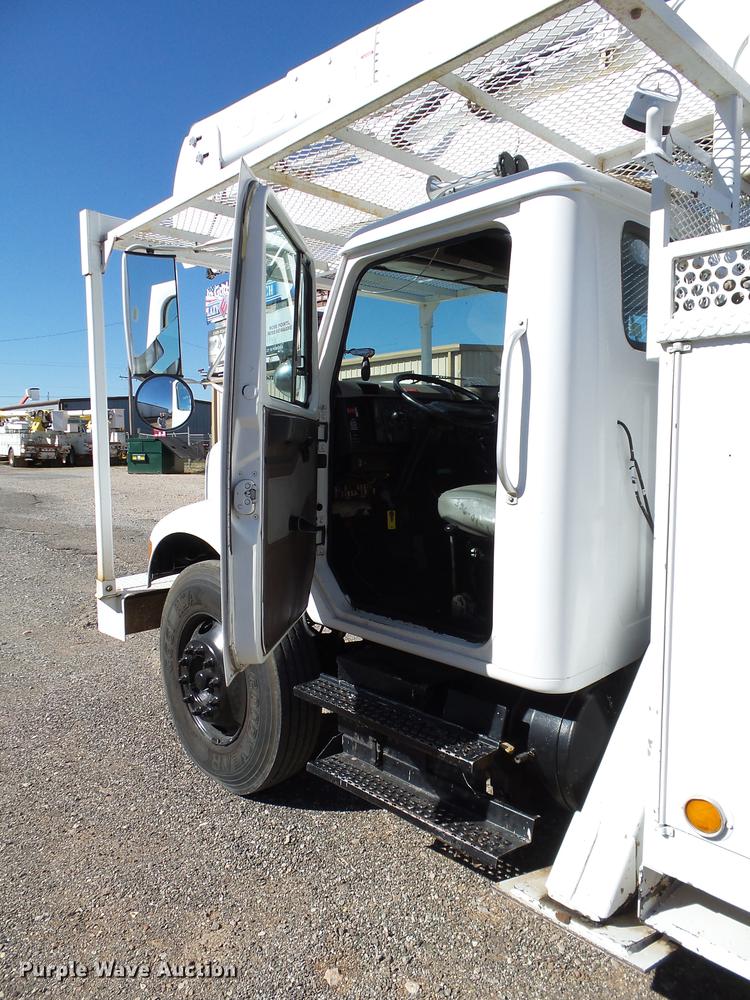 image for item DB4211 2001 International 4700 bucket truck