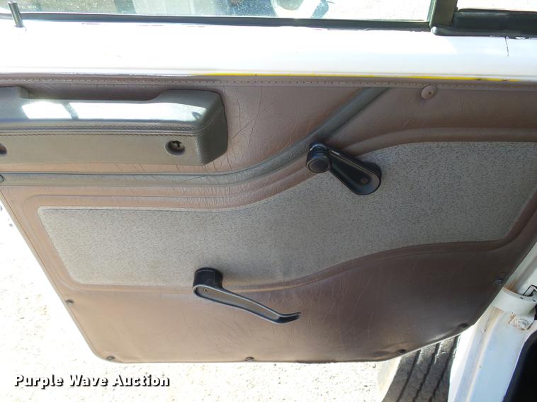 image for item DB4211 2001 International 4700 bucket truck