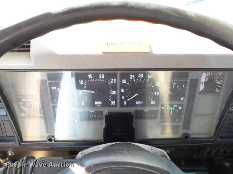 image for item DB4211 2001 International 4700 bucket truck