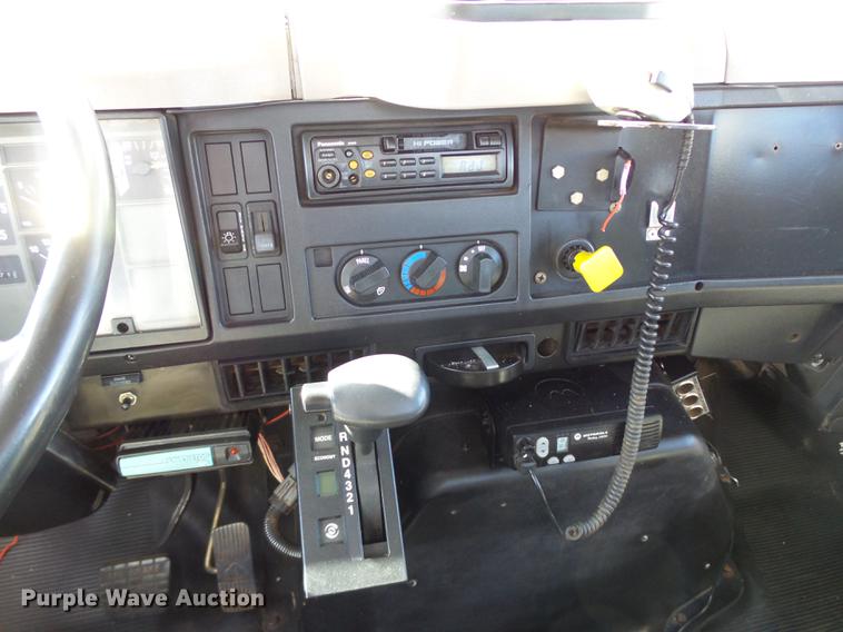 image for item DB4211 2001 International 4700 bucket truck