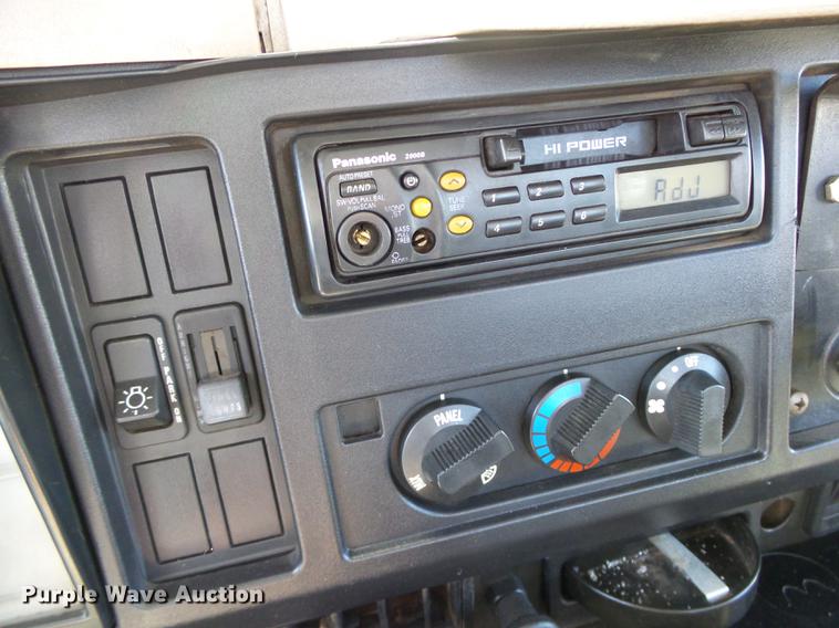 image for item DB4211 2001 International 4700 bucket truck