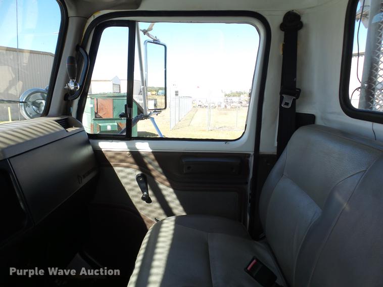 image for item DB4211 2001 International 4700 bucket truck