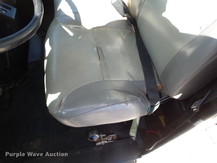 image for item DB4211 2001 International 4700 bucket truck