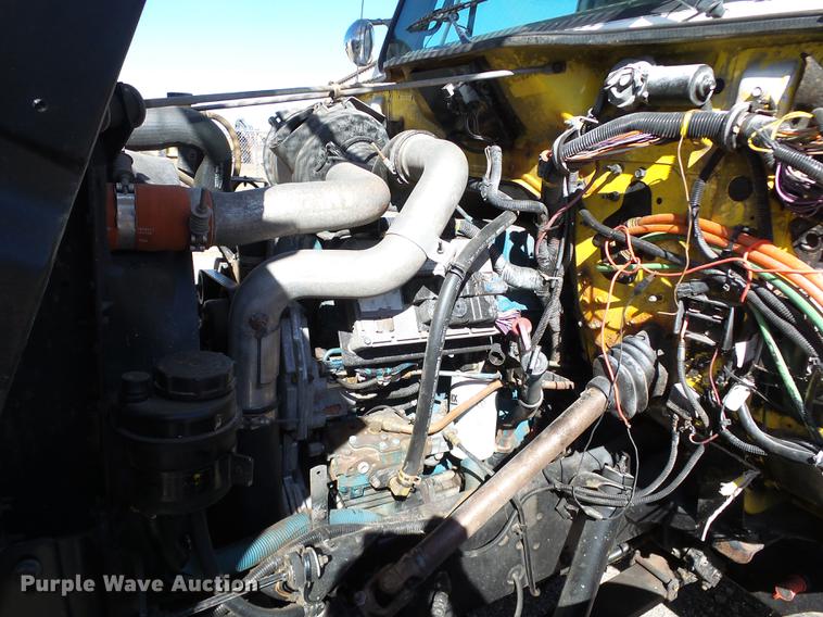 image for item DB4211 2001 International 4700 bucket truck