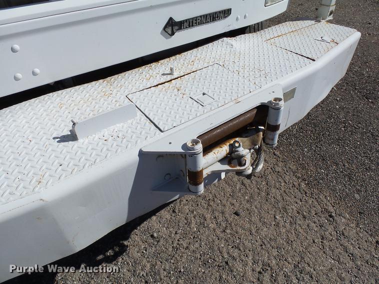 image for item DB4211 2001 International 4700 bucket truck