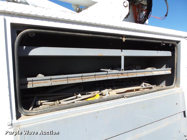 image for item DB4211 2001 International 4700 bucket truck