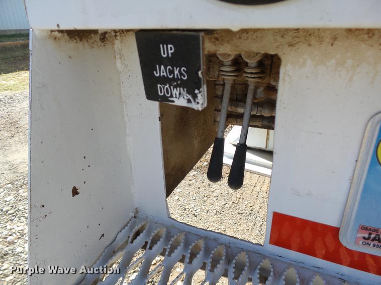 image for item DB4211 2001 International 4700 bucket truck