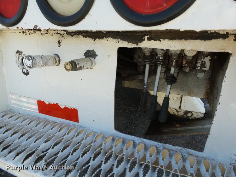 image for item DB4211 2001 International 4700 bucket truck