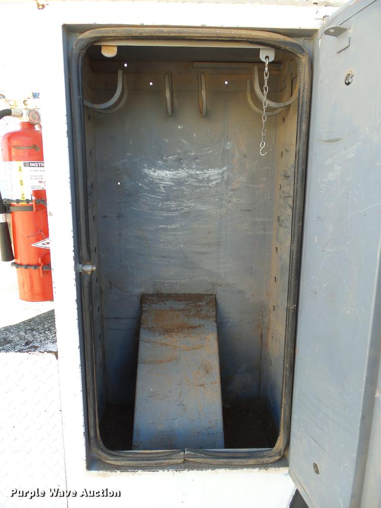 image for item DB4211 2001 International 4700 bucket truck