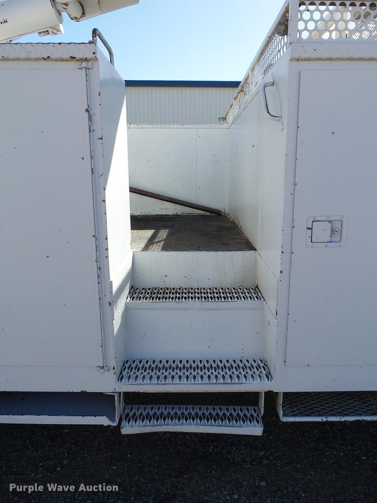 image for item DB4211 2001 International 4700 bucket truck