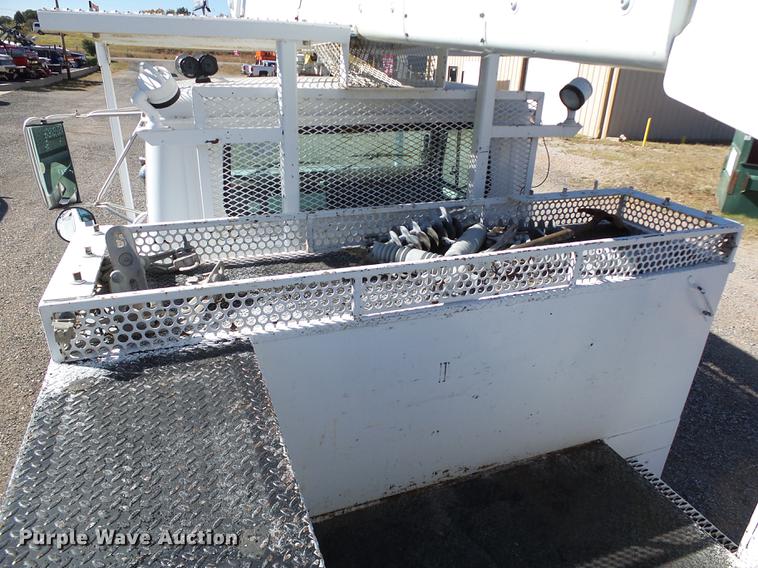 image for item DB4211 2001 International 4700 bucket truck