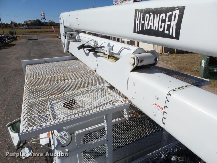 image for item DB4211 2001 International 4700 bucket truck