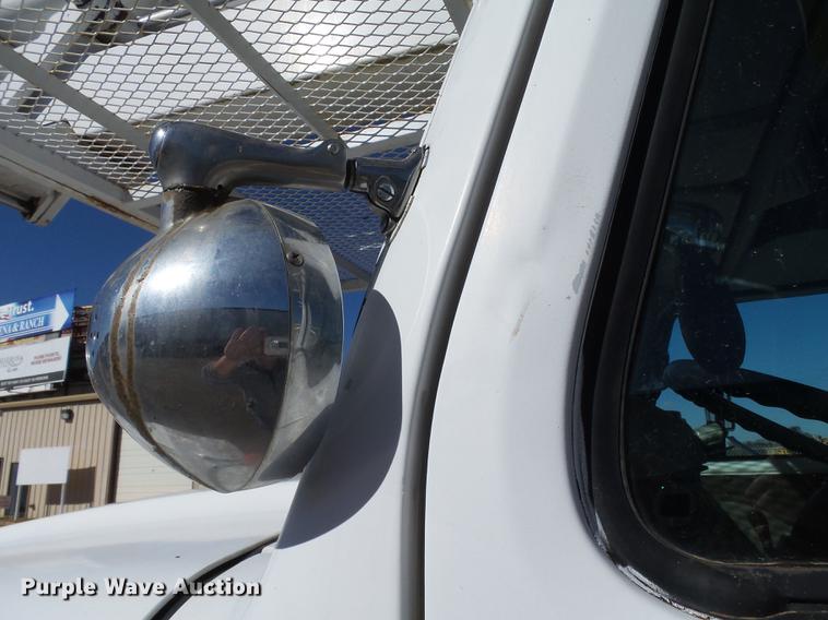 image for item DB4211 2001 International 4700 bucket truck